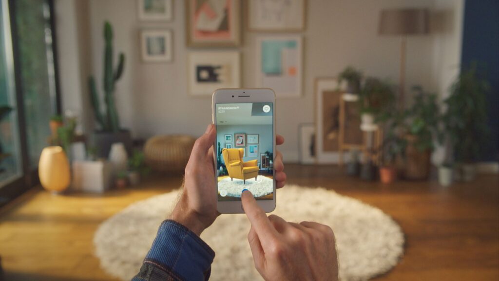 IKEA Place, la app de RA que permite al usuario imaginar la decoración de cada espacio.